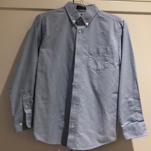 Izod button down long sleeve shirt